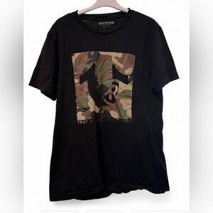 True Religion Men’s Black Camo Horseshoe Logo Graphic Tee – Size Small